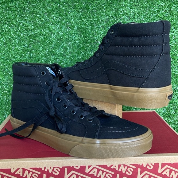 Vans Men’s Sk8-Hi Reissue (Canvas Gum) Black/Lghtgm
VN0A2XSBL0D
Sneakers - Picture 8 of 16